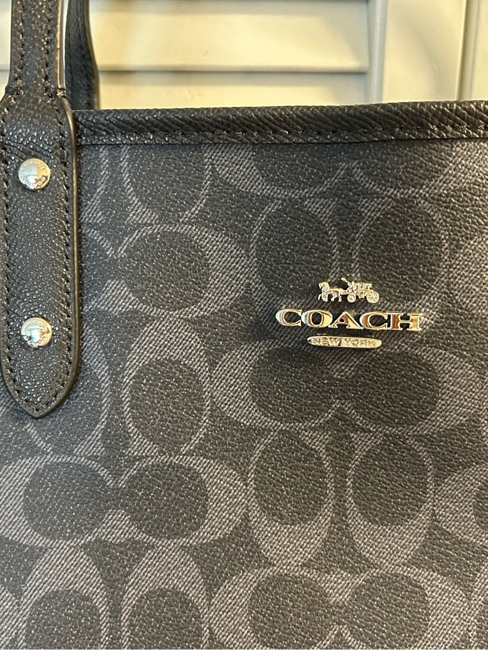 Coach Reversible City Tote (2 sides) plus matching Wristlet/pouch - Picture 2 of 7